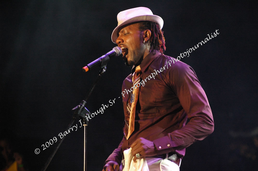 Da'ville @ Reggae Sumfest 2009 - International Night 2 - Reggae Sumfest 2009,Catherine Hall, Montego Bay, St. James, Jamaica W.I. - Saturaday, July 25, 2009 - Reggae Sumfest 2009, July 19 - 25, 2009 - Photographs by Net2Market.com - Barry J. Hough Sr. Photojournalist/Photograper - Photographs taken with a Nikon D70, D100, or D300 - Negril Travel Guide, Negril Jamaica WI - http://www.negriltravelguide.com - info@negriltravelguide.com...!